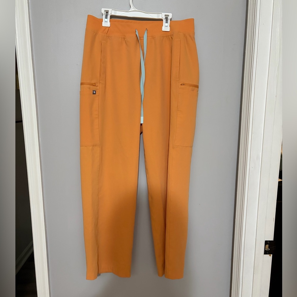Figs Men's Axim Cargo Scrub Pants Shaka Orange Size Small